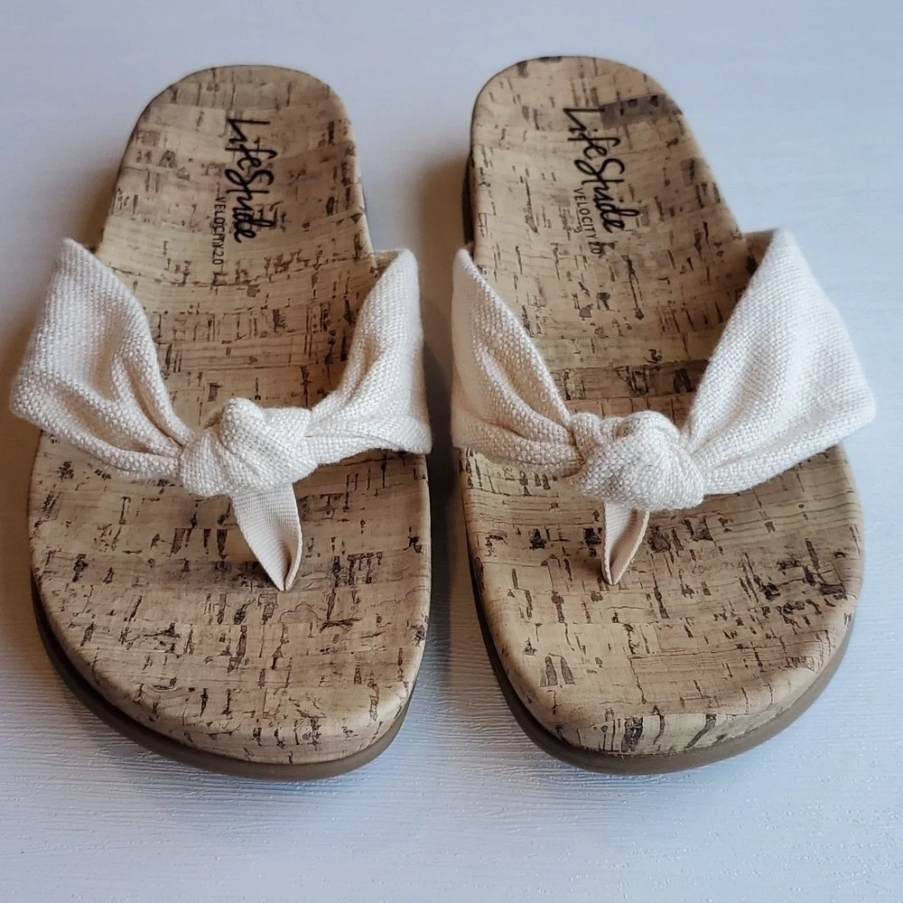 Life Stride Velocity 2.0 Cream Happy Sandals 10 Wide NWT